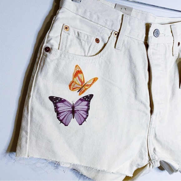 Levi’s - Cream Butterfly Shorts - Picture 2 of 5